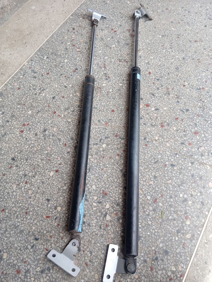 STAY ASSEMBLY, BACK DOOR SHOCKS , SHOKI YA BUTI, MLANGO WA NYUMA , STAY NISSAN CARAVAN E24 TD27 QD32 B.SHOCK IMG 3