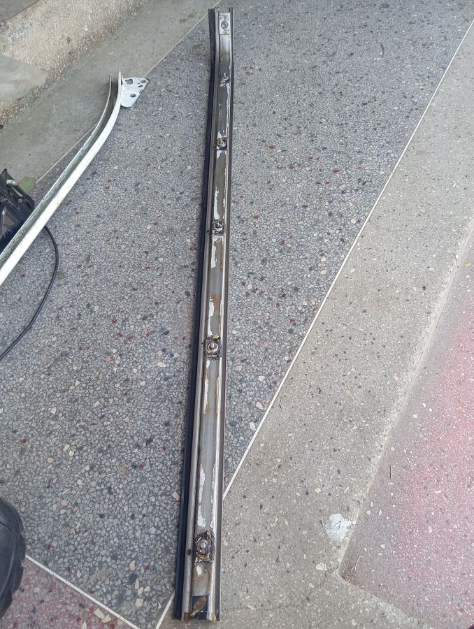 SLIDING DOOR GUIDE RAIL CENTER LH, RELI YA SLIDING KUSHOTO YA KATIKATI, NISSAN CARAVAN E24 TD27 QD32 D.RAIL CENTER IMG 2