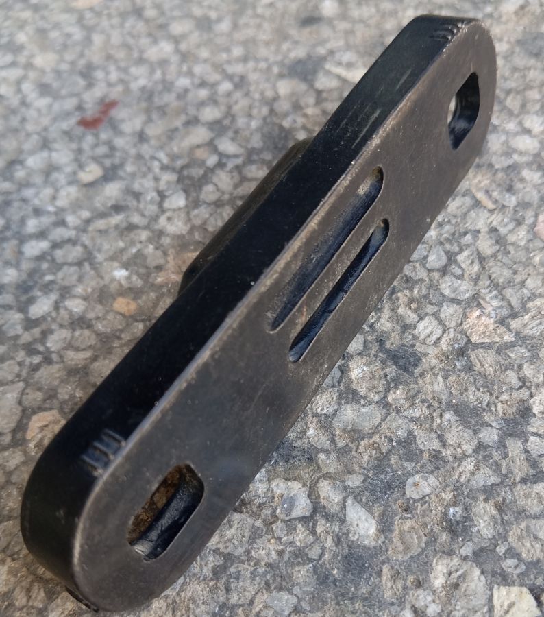DOVETAIL, FEMALE, SHIMO LA KICHWA CHA MLANGO (JIKE), SLIDING DOOR ALIGNMENT SOCKET NISSAN E24 TD 27 QD 32 FEMALE DOOR GUIDE IMG 2