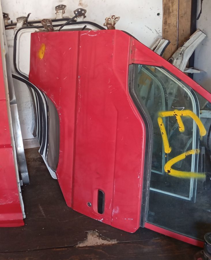 DOOR, FRONT , MLANGO WA MBELE,GGG,FRONT DOOR NISSAN E24 TD 27 QD 32 FRONT DOOR IMG 2