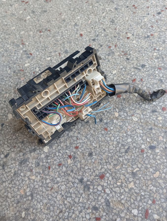 FRONT FUSE BOX FRONT ,GGG,FUSE BOX YA MBELE NISSAN E25 HAMMER ZD30 FUSEBOX FRONT E25 ZD30 Img 2