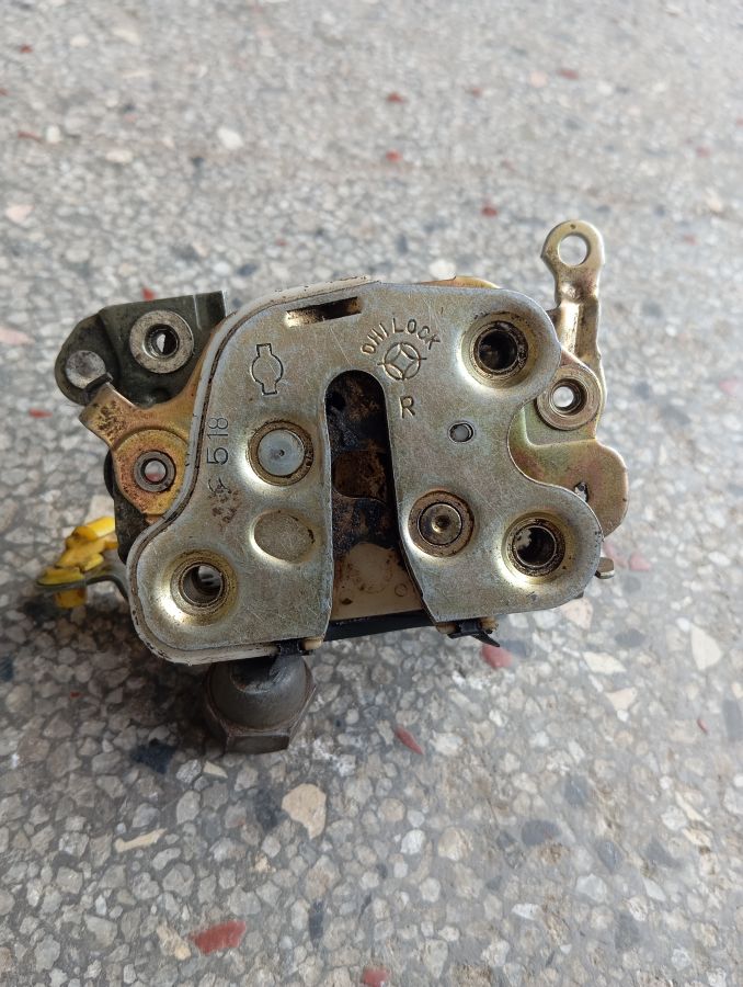 LOCK ASSEMBLY, FRONT DOOR,LOKI, KUFURI NISSAN MLANGO WA MBELE , FRONT DOOR LOCK NISSAN E24 TD 27 QD 32 LOCK FR. RH IMG 2