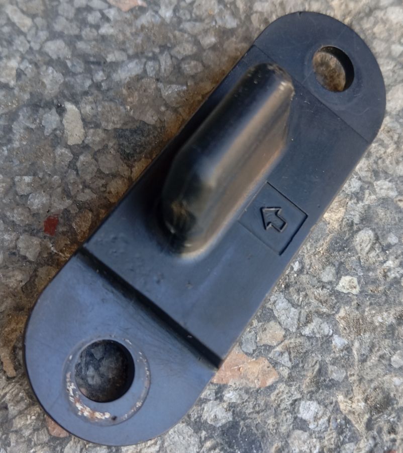 DOVETAIL, MALE, KICHWA CHA MLANGO WA PEMBENI DUME, SLIDING DOOR ALIGNMENT GUIDE NISSAN E24 TD 27 QD 32 MALE SLIDDING DOOR GUIDE IMG 3