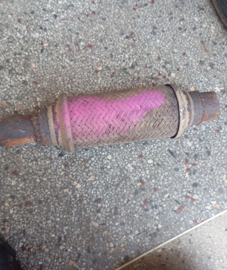 EXHAUST CENTER TUBE ASSEMBLY, BOMBA LA KATIKATI LA MOSHI,MAFLA , EXHAUST MUFFLER NISSAN CARAVAN E24 TD27 QD32 MUFFLER E24 IMG 3