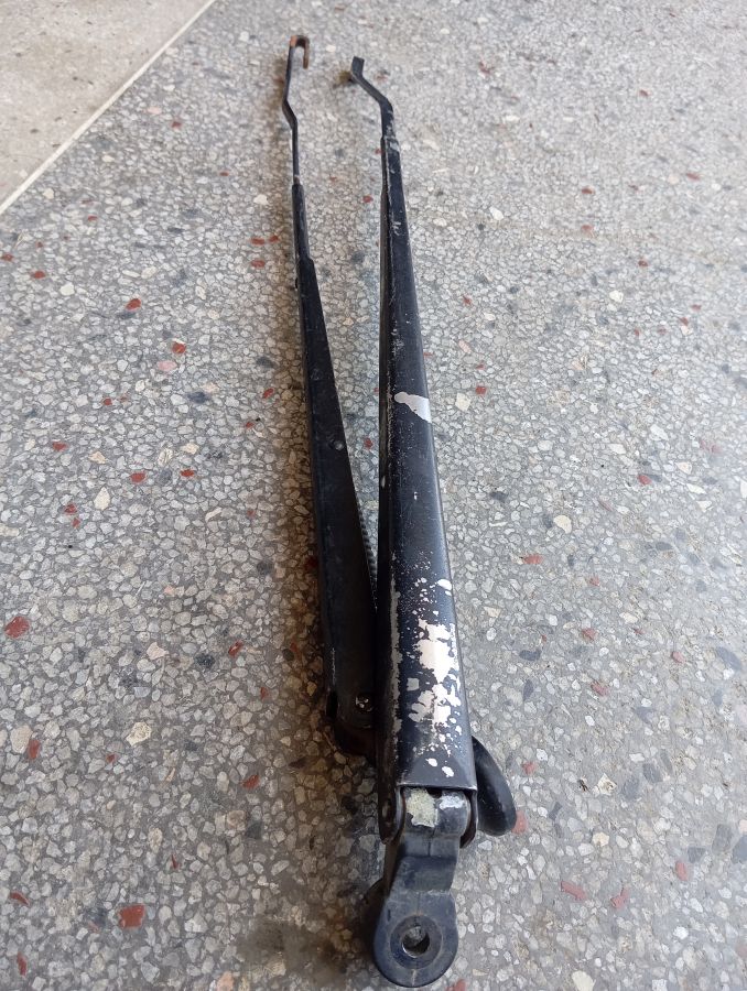 W.ARM BLACK IMG 2
