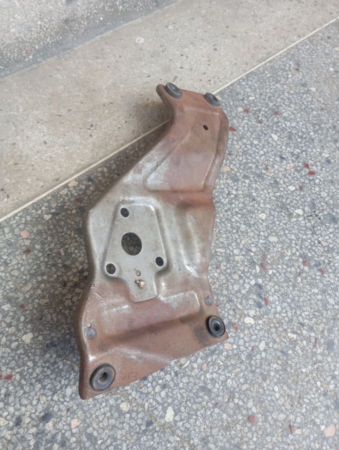 BRACKET ASSEMBLY, WIPER MOTOR, KISHIKIZI CHA MOTOR YA WIPER, WIPER MOTOR BRACKET YA E24 TD 27 QD 32 WIPER BRACKET IMG 2