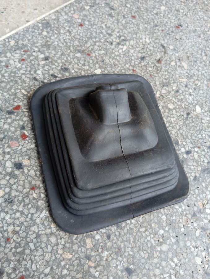 Gearlever Dust Cover IMG 1