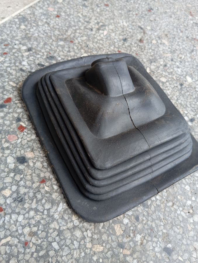 Gearlever Dust Cover IMG 3