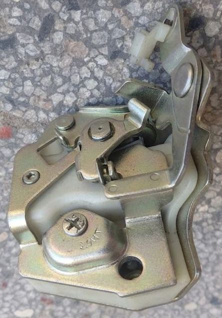 LOCK ASSEMBLY, SLIDE DOOR LH, KUFURI NISSAN MLANGO WA PEMBENI KUSHOTO, SLIDING DOOR LATCH NISSAN E24 TD 27 QD 32 Lock Slidding Door E24 3 E1779179340460